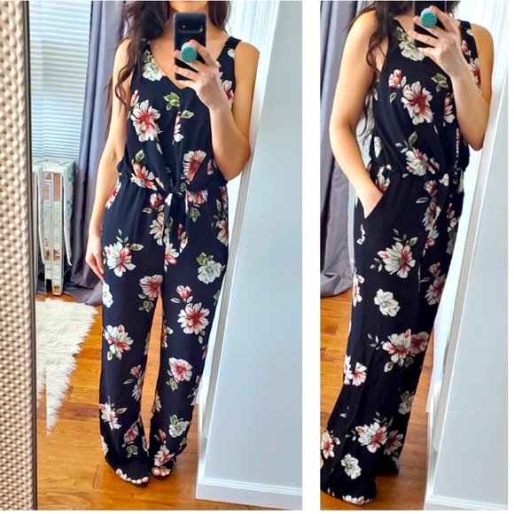 🔥SALE	🔥 Black floral jumpsuit pockets - Picture 2 of 7